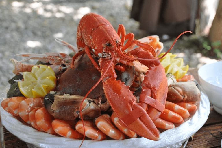 Terroir-Artisan - Le Réveillon de Noël, Un plateau de fruits de mer Terroir-Artisan - Le Réveillon de Noël, Un plateau de fruits de mer