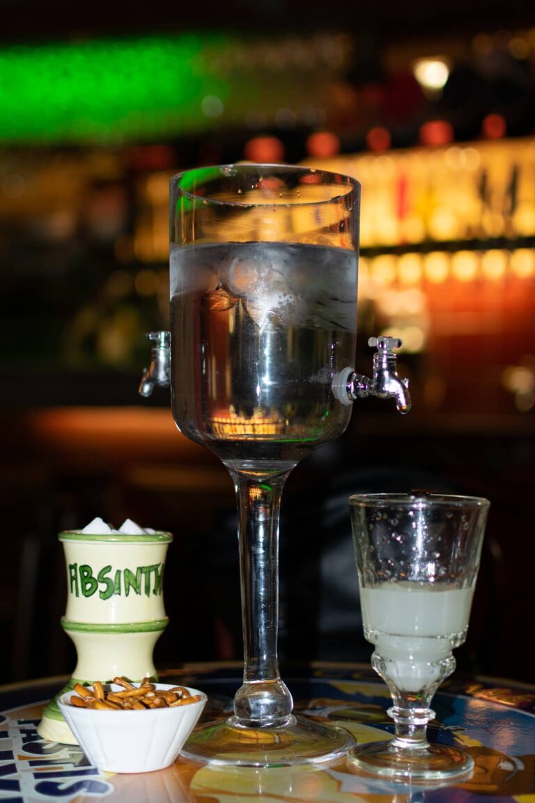 Terroir-Artisan - L’absinthe dans les différentes régions de Provence, son histoire et sa fabrication Terroir-Artisan - L’absinthe dans les différentes régions de Provence, son histoire et sa fabrication