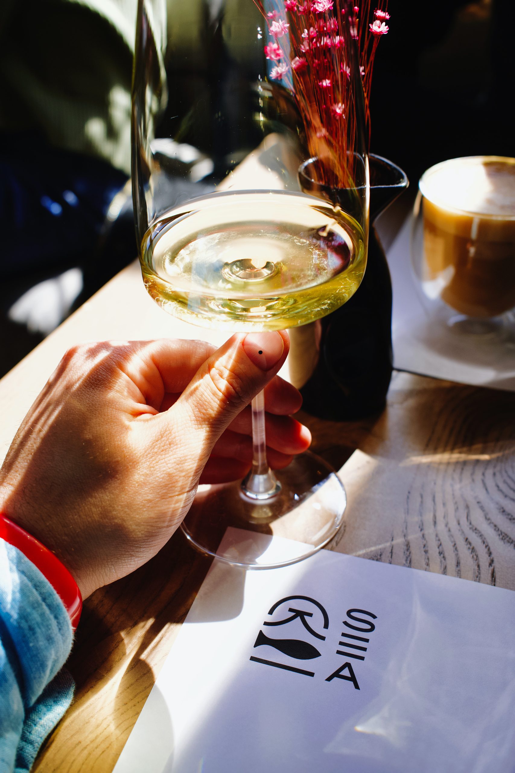 Terroir-Artisan - Vin Blanc Divin Millésime 2023 - galerie Terroir-Artisan - Vin Blanc Divin Millésime 2023 - galerie
