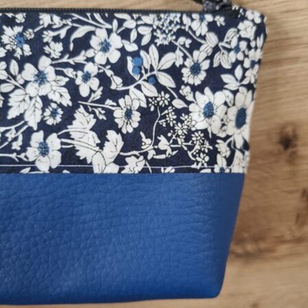 Terroir-Artisan Entre Mer et Bélon Trousse à Maquillage Bleu et Fleurs côté